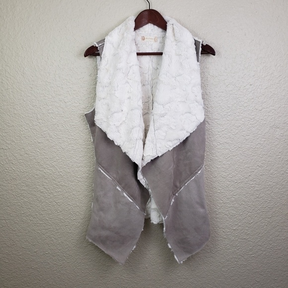 Altar'd State Jackets & Blazers - Altar'd State Faux Fur boho chic Vest size large